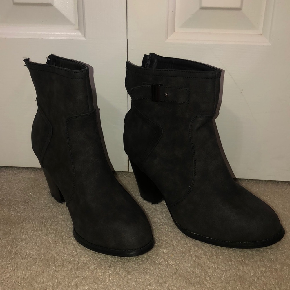 Seven Ellen - 7.5. Never worn. Ankle Boots